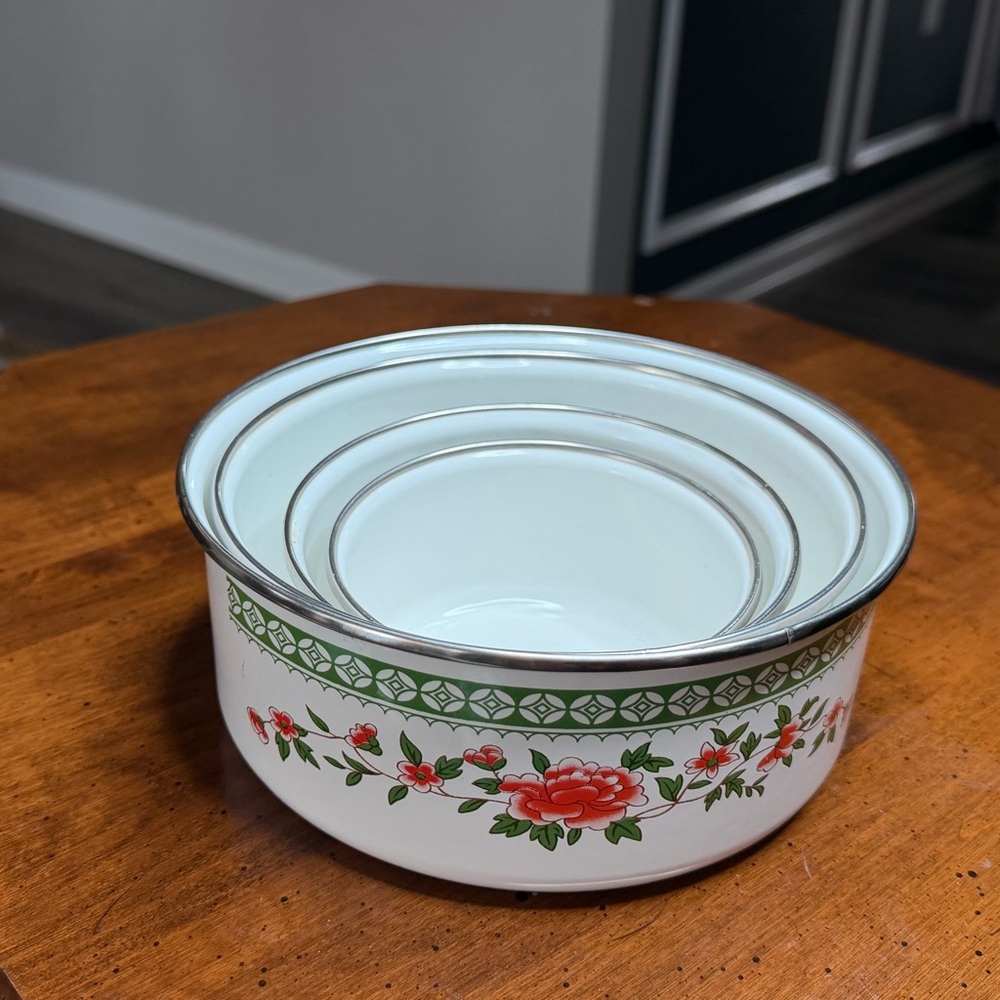 Vintage Floral Enamel Nesting Mixing Bowl Set White Red Green Set of 4 - Picture 2 of 4